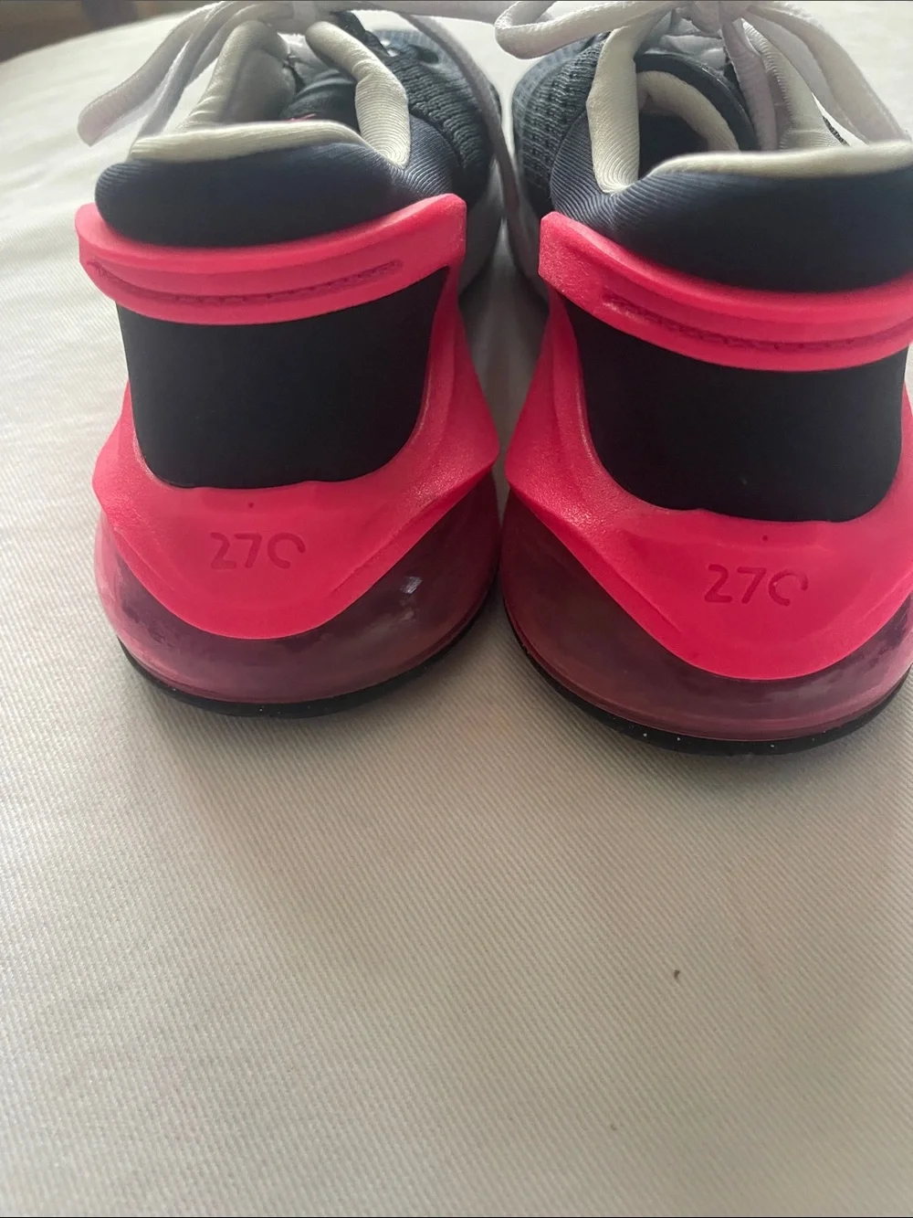 NEW Nike Air Max 270 Size 4.5 Kids Black & Pink Low-Top Sneakers